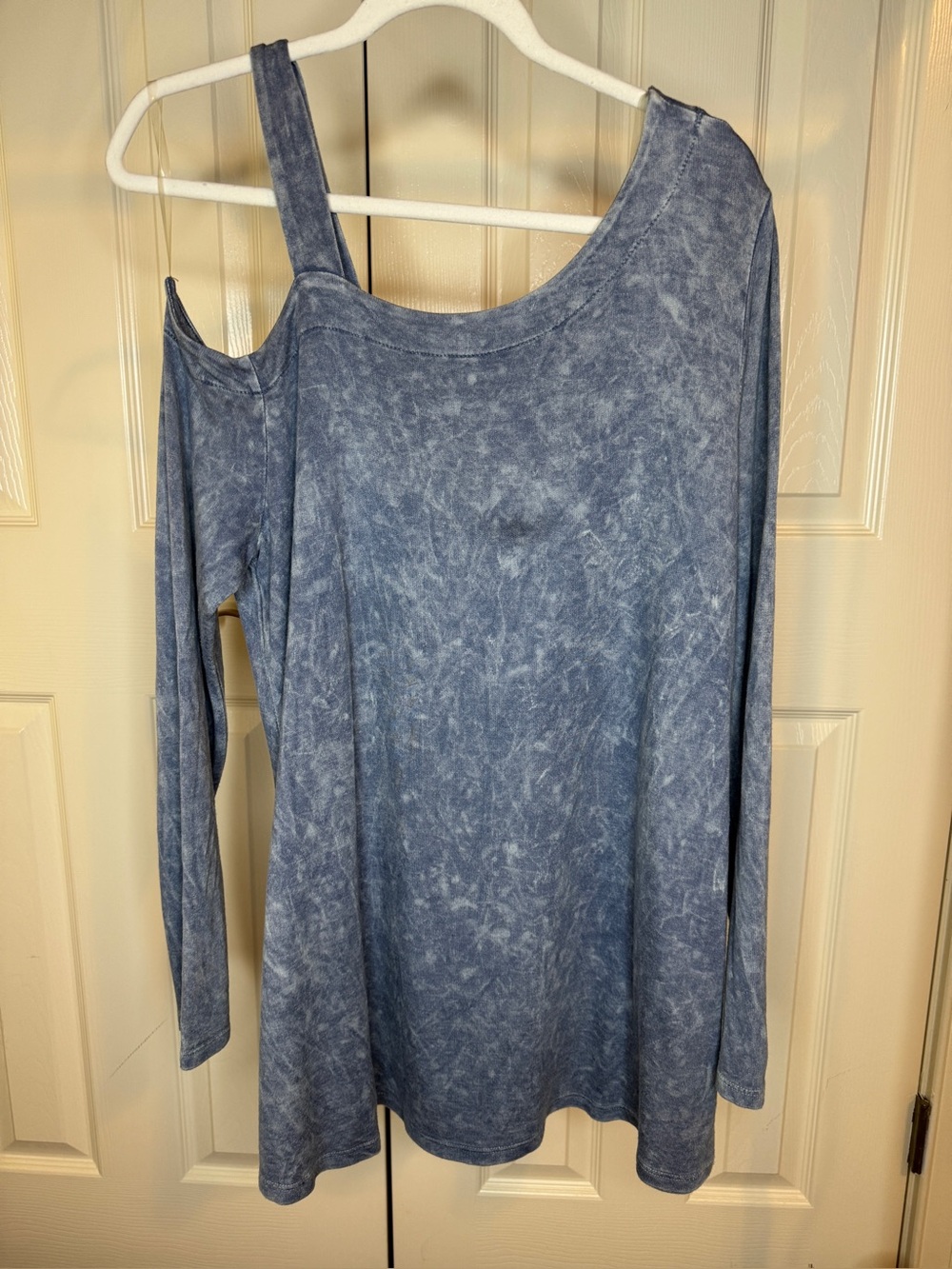 Peach Love California long sleeve blue cold shoulder top women size large